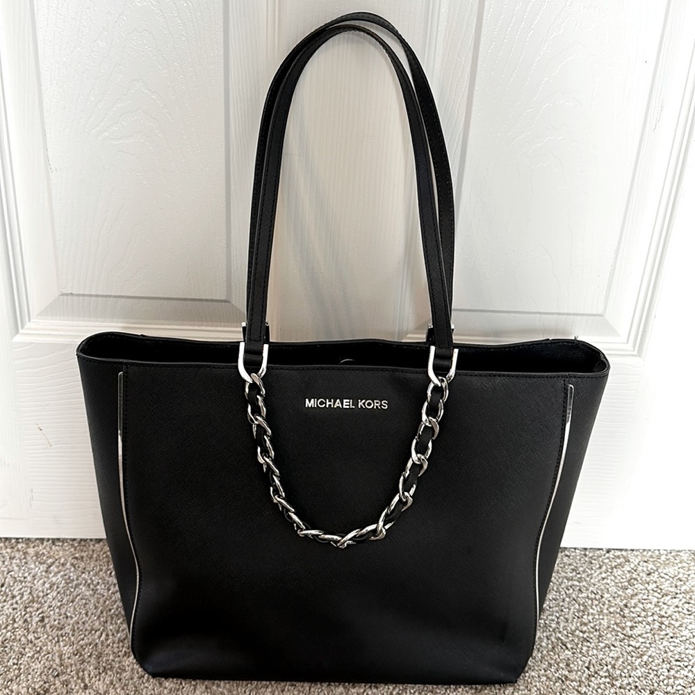 Michael Kors Black Harper Medium Silver Chain
Leather Tote